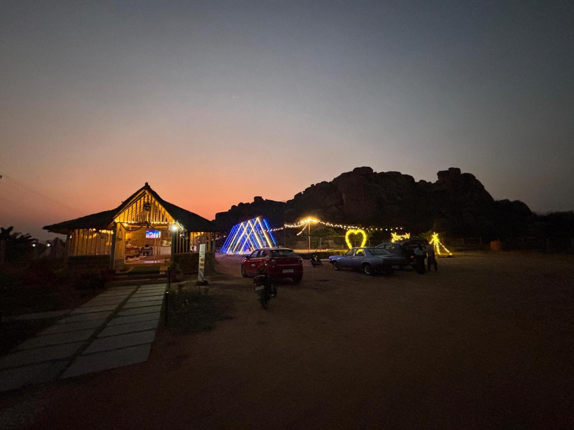 Murali Guesthouse Хампи Екстериор снимка